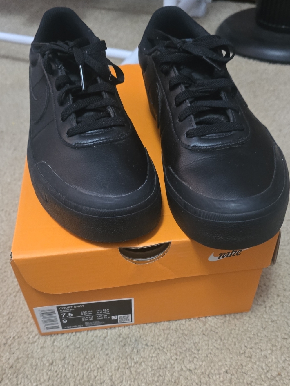 Nike Men’s Black Low-Top Sneakers